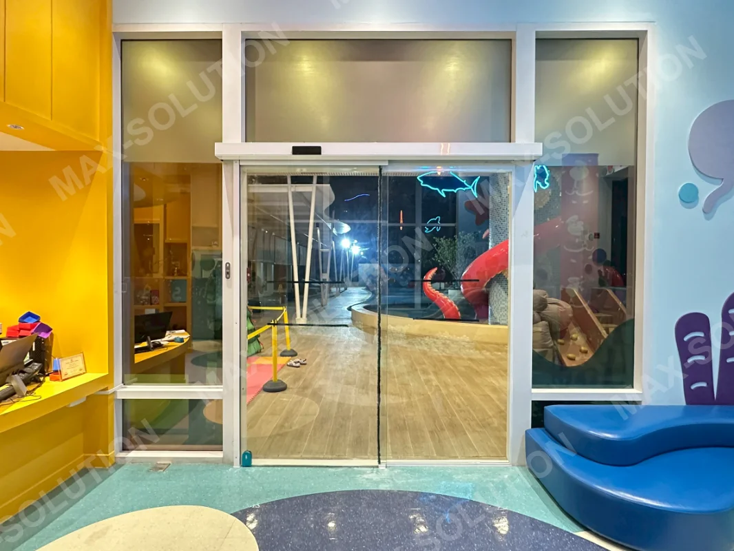 ผลงานติดตั้ง ประตูอัตโนมัติ DORGEN รร.ฮอลิเดย์ อินน์ - พัทยา ชลบุรี | MAX-SOLUTION (รูปที่ 2)