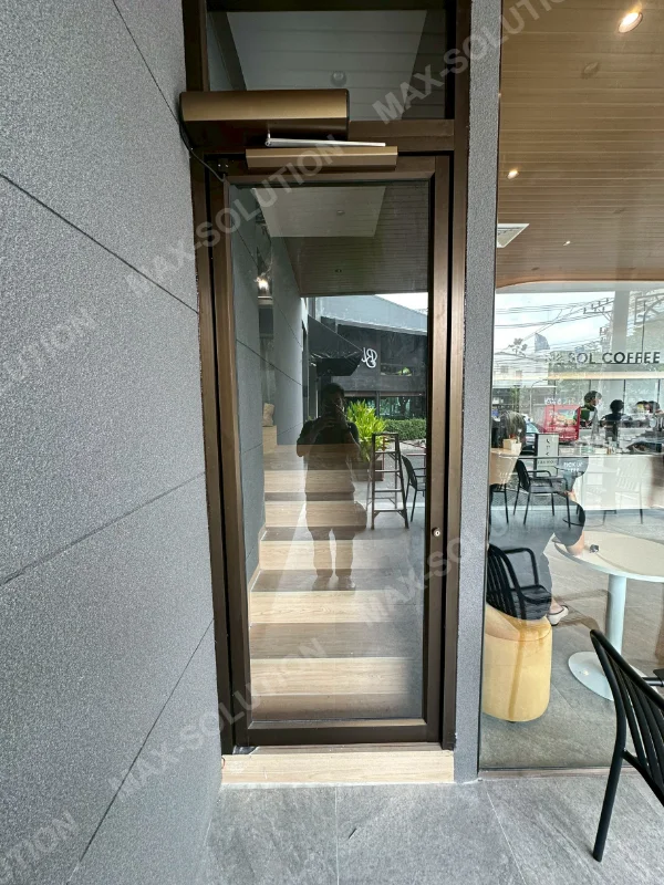 ผลงานติดตั้ง ประตูสวิงอัตโนมัติ MAX-SOLUTION SOLCOFFEE กรุงเทพฯ | MAX-SOLUTION (รูปที่ 2)